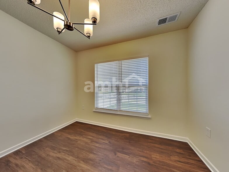 Building Photo - 7026 Blithe Low Pl