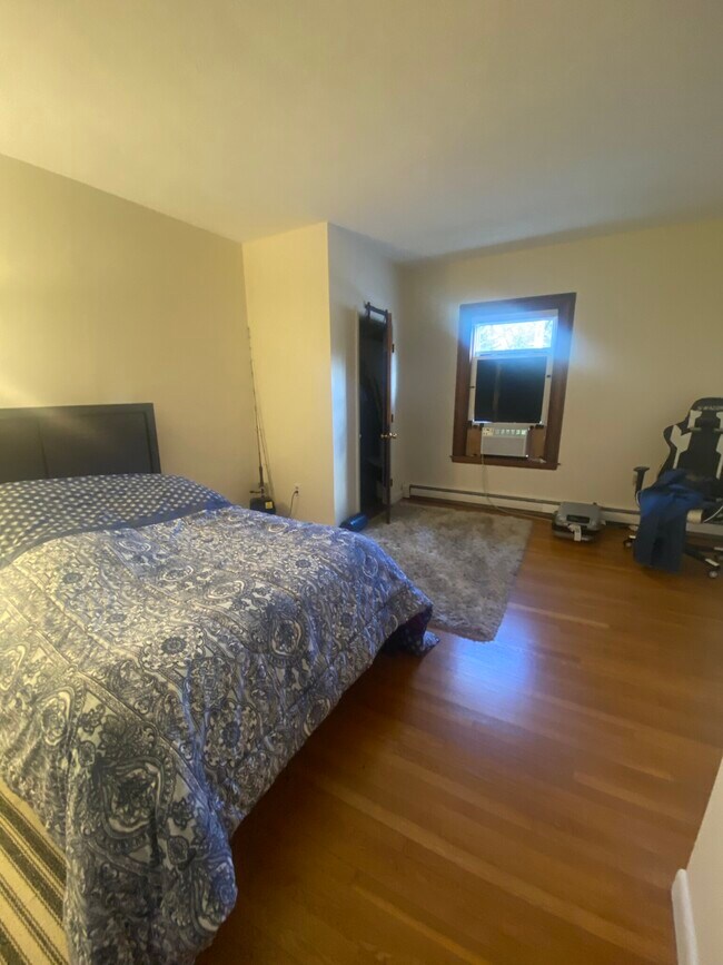 Building Photo - 176 Salem St