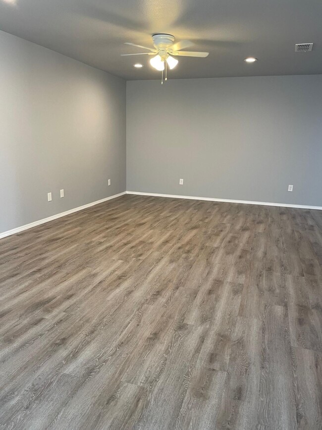 Building Photo - 1303 N Colton Ave