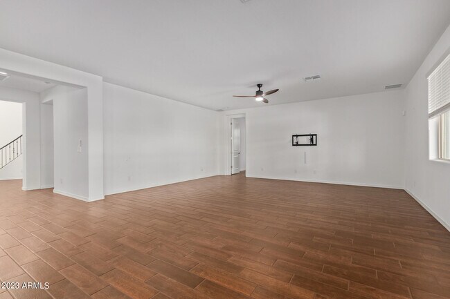 Building Photo - 14038 W Desert Hollow Dr