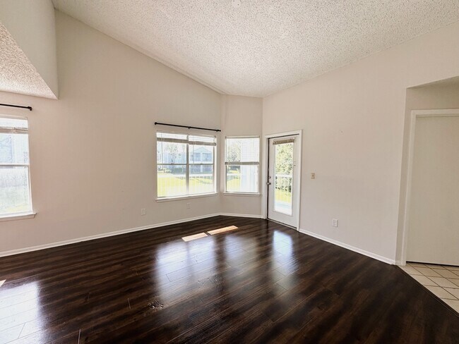 Building Photo - 2608 Grassy Point Dr