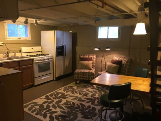 Building Photo - 634 E 5th Ave