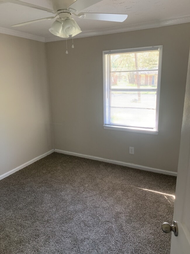 Building Photo - 3144 Montwood Dr
