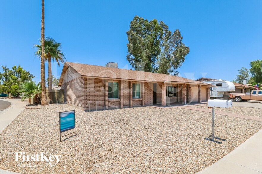 Building Photo - 5820 W Carol Ave