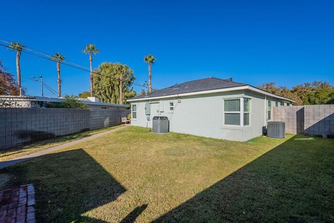 Building Photo - Fully Remodeled 3 Bed 2 Bath + Workshop wi...