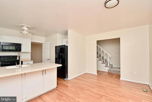 Building Photo - 8991 Omega Ct