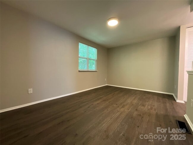 Building Photo - 7305 Pebblestone Dr