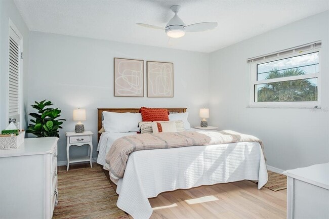 Building Photo - 7151 Sunset Way