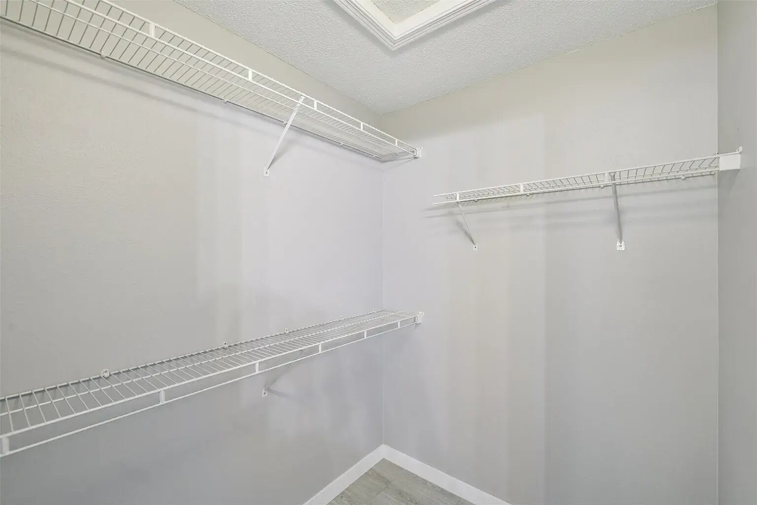 Building Photo - 811 Burr Oaks Dr