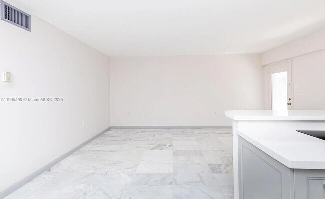 Building Photo - 1545 Euclid Ave