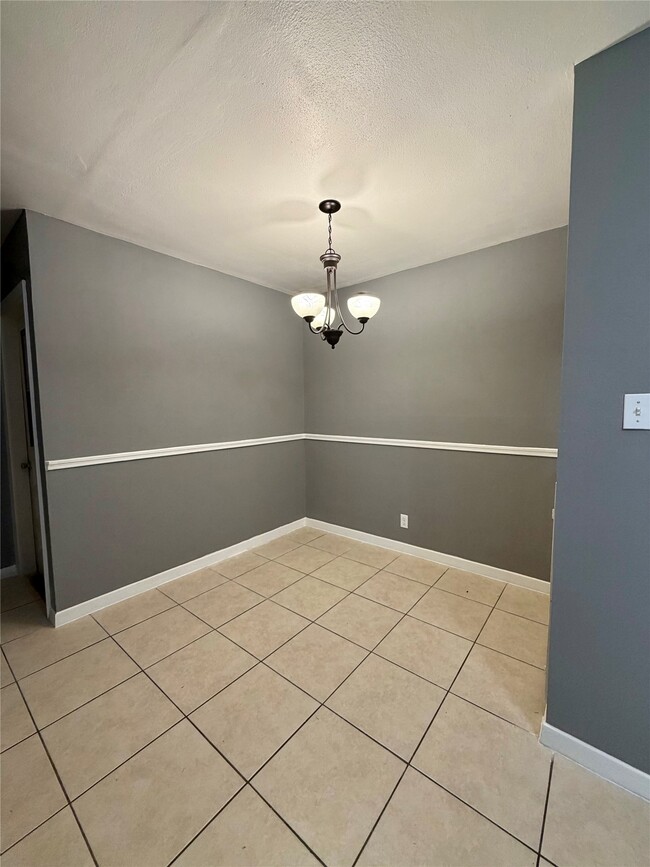 Building Photo - 118 Poinsettia St