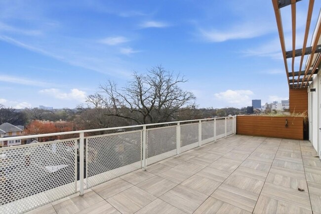 Building Photo - 775 Juniper St NE