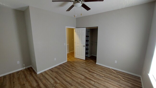 Building Photo - 204 6th Ave