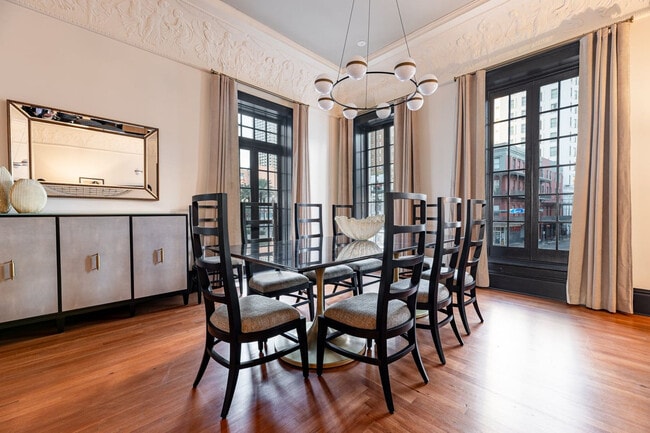 Building Photo - 1011 Canal St