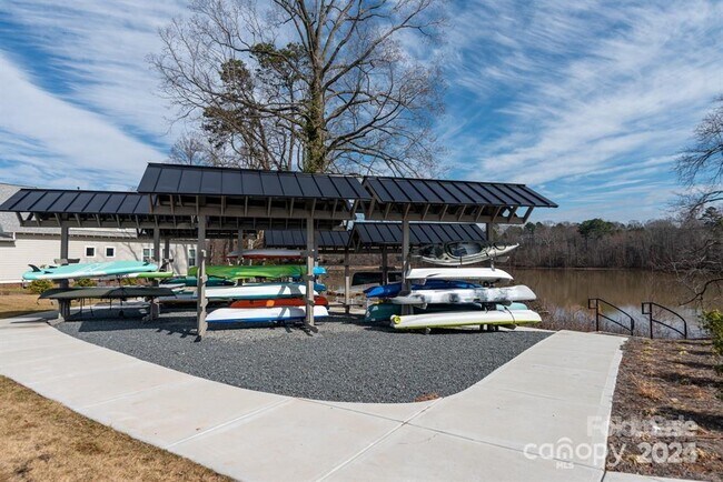 Building Photo - 196 Longleaf Dr