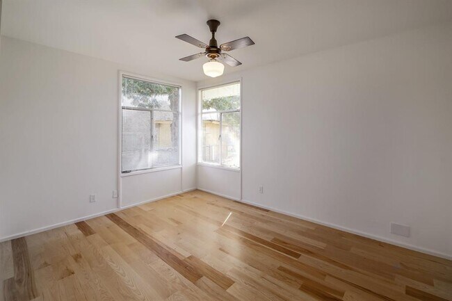 Building Photo - 1515 Corona Dr