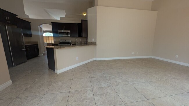 Building Photo - 3 bedroom 1 story house with large backyar...