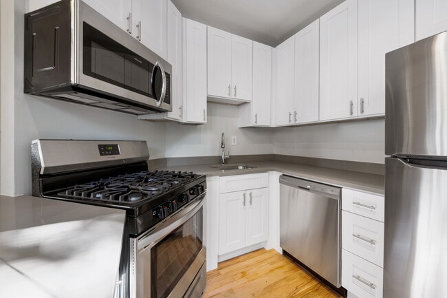 Building Photo - 1437 Superior-2F