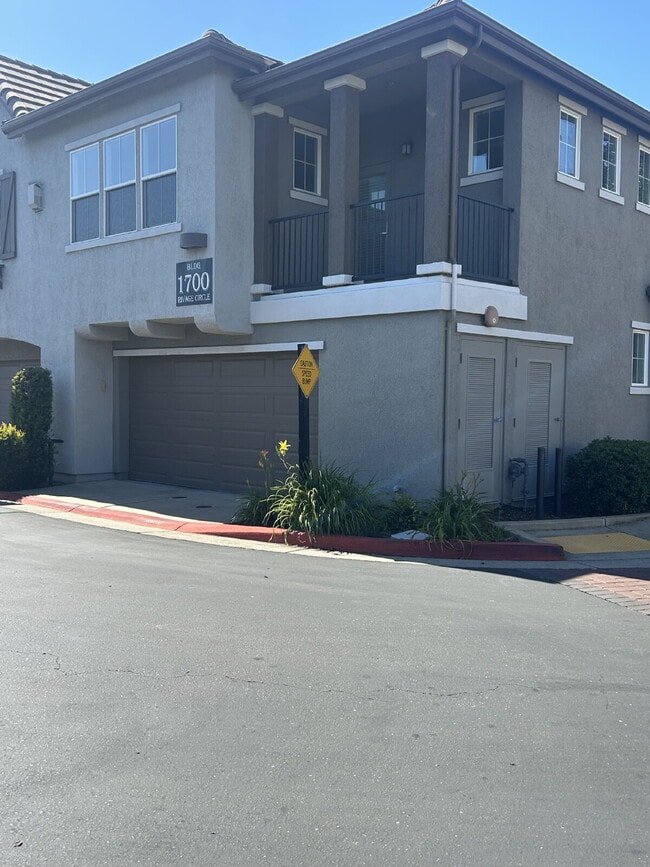 Building Photo - Beautiful 2 bd 2 bath Condo in Folsom