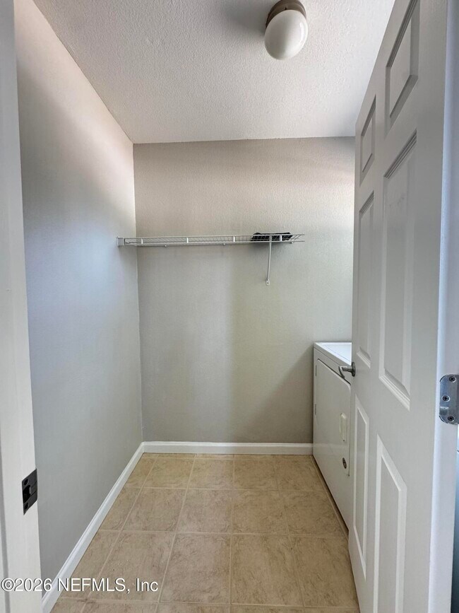 Building Photo - 8880 Old Kings Rd S