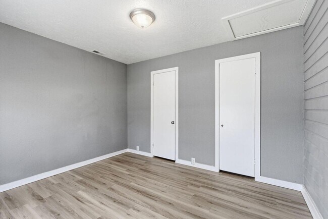 Building Photo - 3 Bedroom | 1 Bathroom Home | PET FRIENDLY!