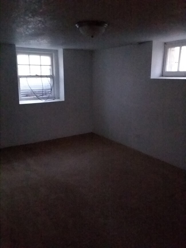 Building Photo - 225 W 1st St