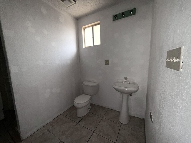 Building Photo - 308 Larga Vista Dr
