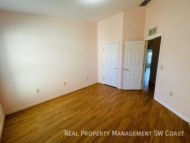 Building Photo - 936 Hampton Cir