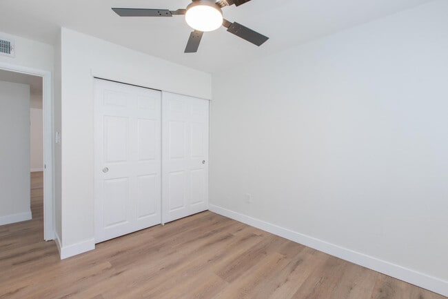 Building Photo - 2607 E Larkspur Dr