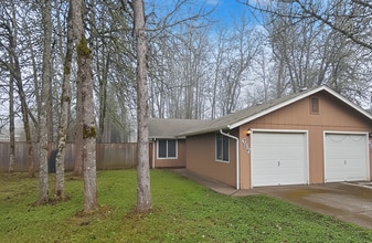 Building Photo - 2 Bedroom Duplex ~ Close to Shops ~ Pet Fr...