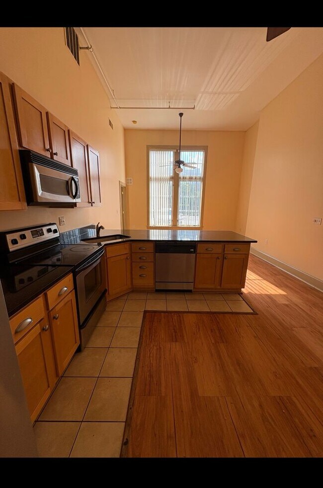 Building Photo - Theresa Park Lofts Apartments -Three Bedro...
