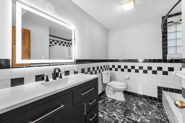 Building Photo - 2515 N Talman Ave