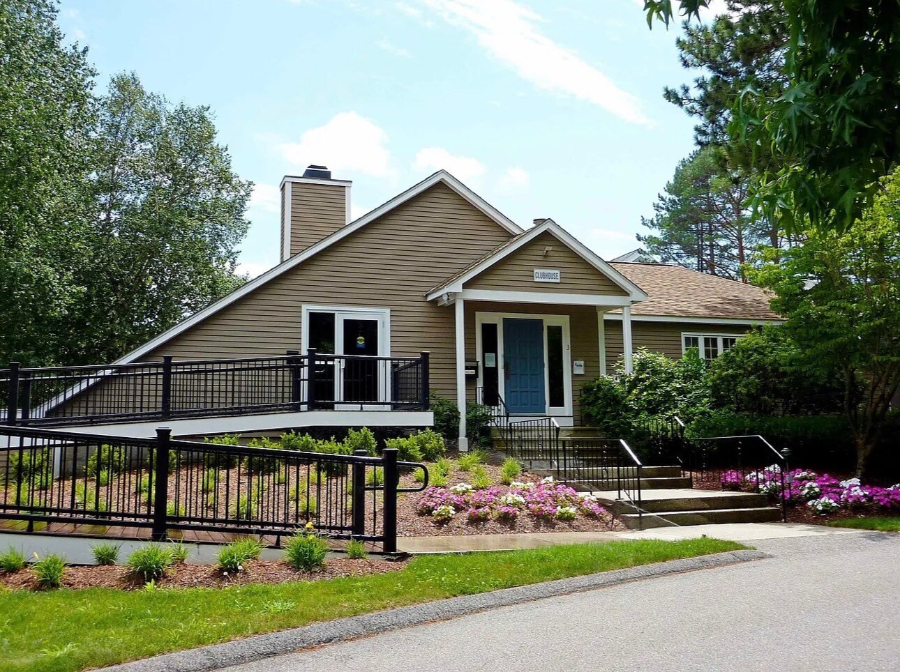 Building Photo - 12 Ledgewood Hills Dr