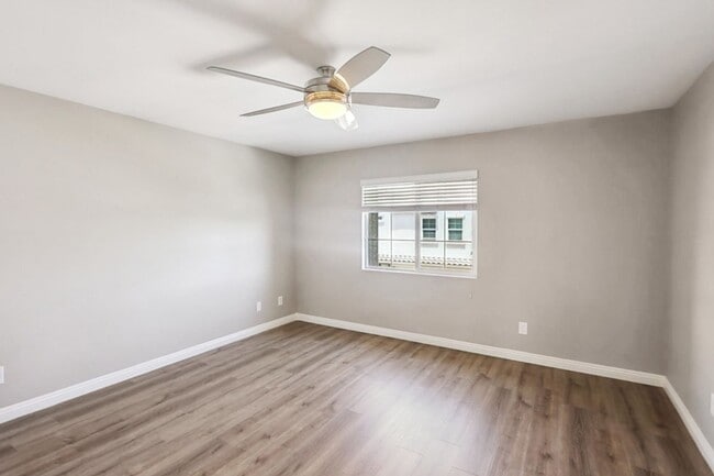 Building Photo - Beautiful 3 Bedroom Townhome With Stunning Mountain Views