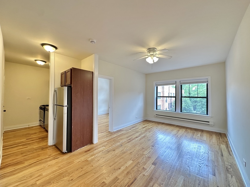 Building Photo - 742 W Cornelia Ave