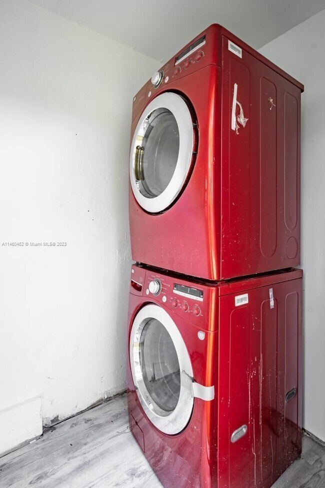 Building Photo - 1521 NE 148th St