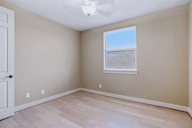 Building Photo - 1603 W 14th St