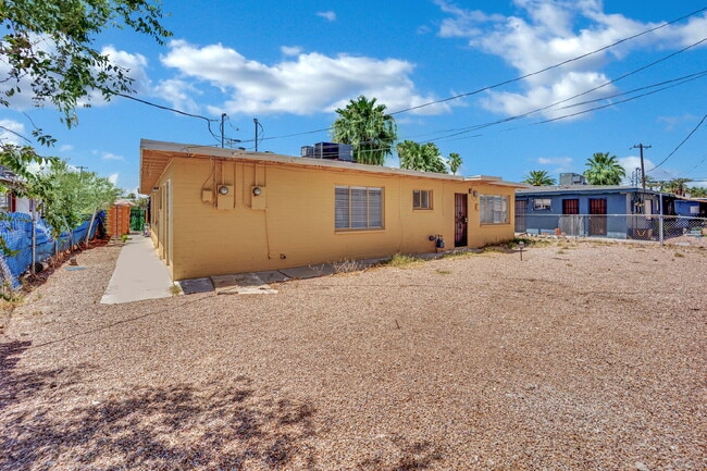 Building Photo - 1304 Rexford Pl