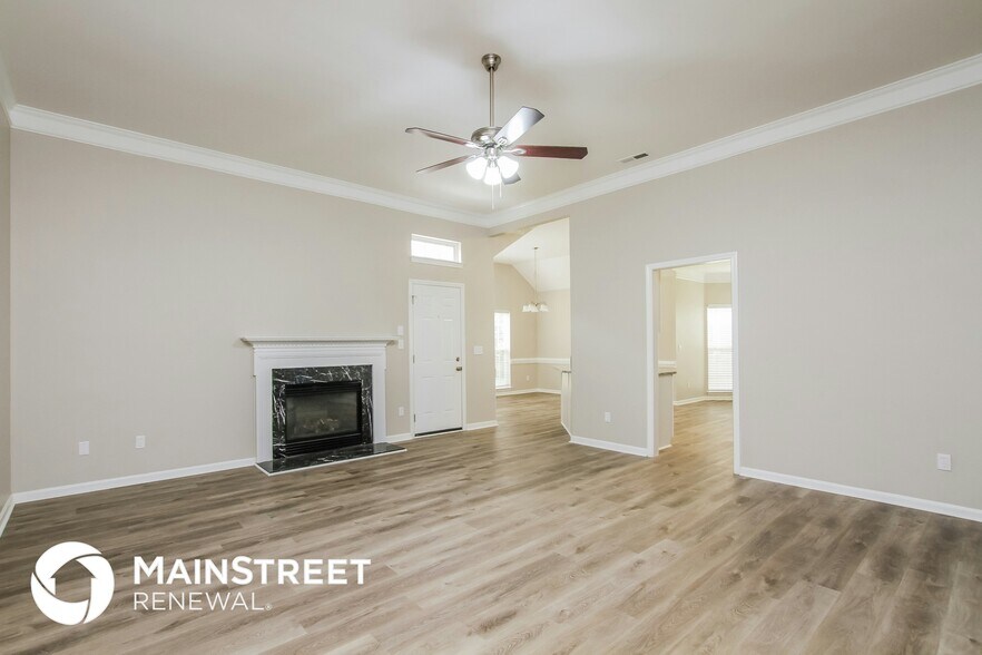 Building Photo - 7895 Sedgebrook Dr E