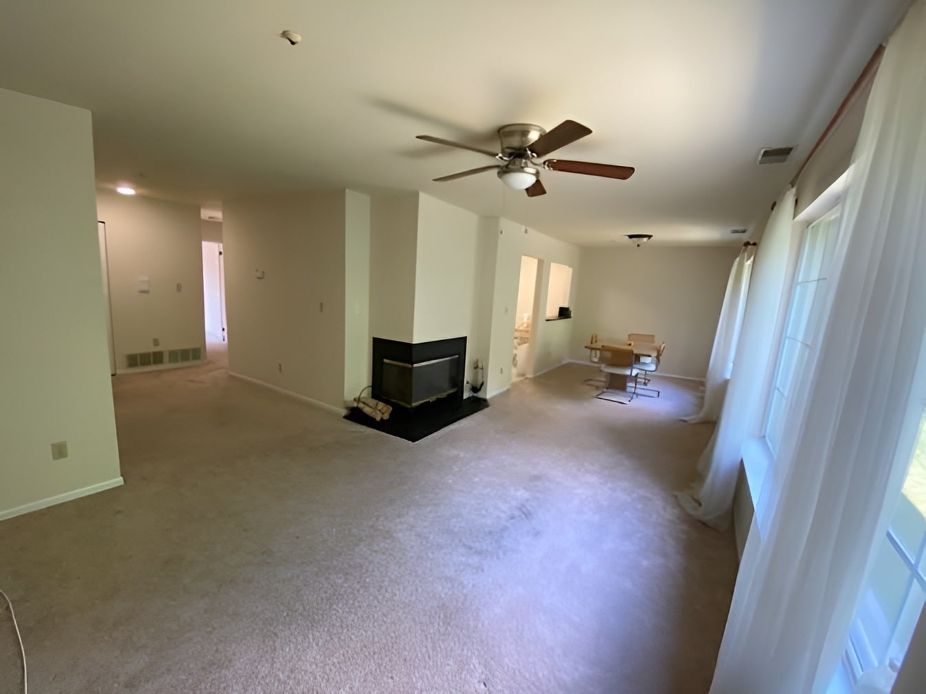 Building Photo - 105 Village Dr