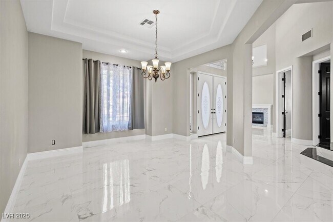 Building Photo - 8000 Silver King Dr