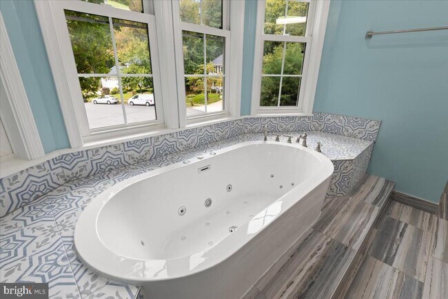 Building Photo - 9472 Lapstrake Ln