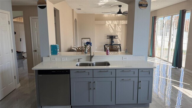 Building Photo - 2661 Plumberry Ave