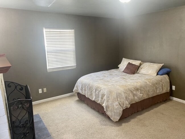 Building Photo - Charming 3-Bedroom Cottage with Fenced Yard & Fireplace in the Heart of Frazier Park