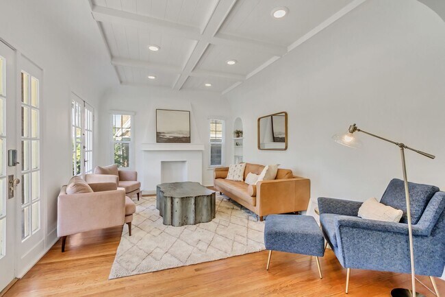 Building Photo - Elegant Yale Crest Bungalow in the Heart o...