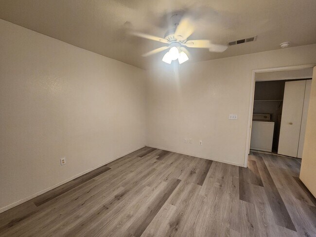 Building Photo - Great Location in Green Valley