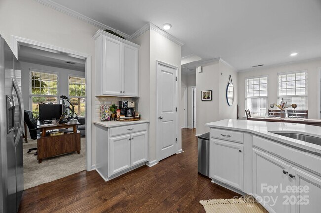 Building Photo - 113 Mac Aly