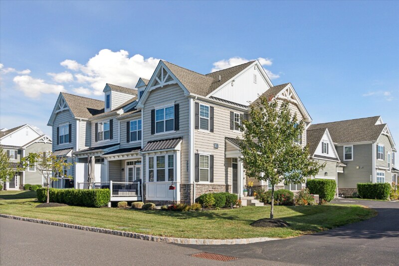 Building Photo - 602 Summit Dr
