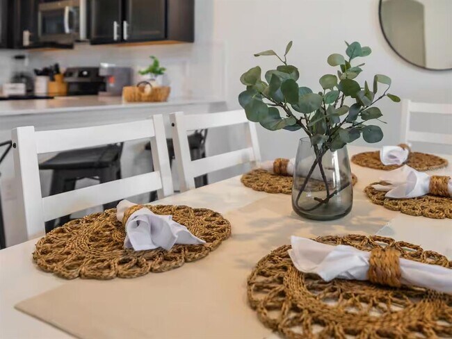 Building Photo - 1043 Splash Shot Pl