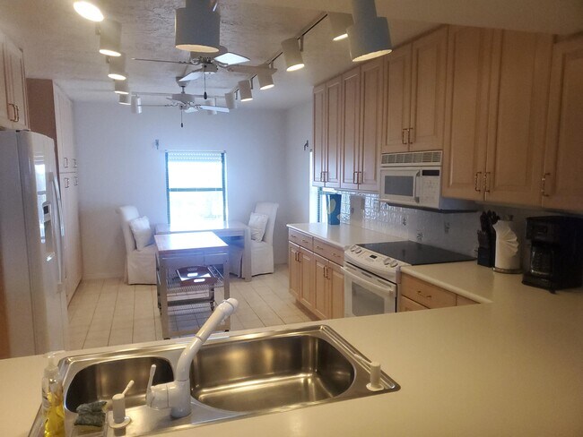 Building Photo - 10980 S Ocean Dr